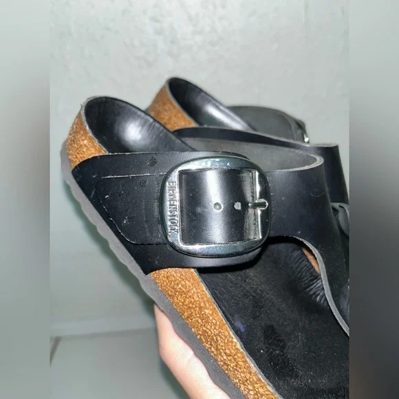 Birkenstock Gizeh Black Leather Sandals - Picture 5 of 7
